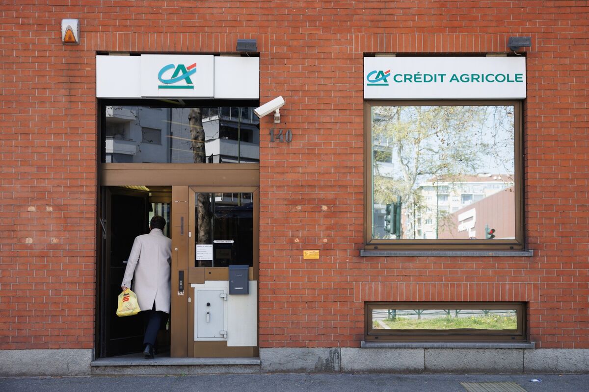 Credit Agricole Boosts BPM Stake to 19.8% Amid UniCredit Bid