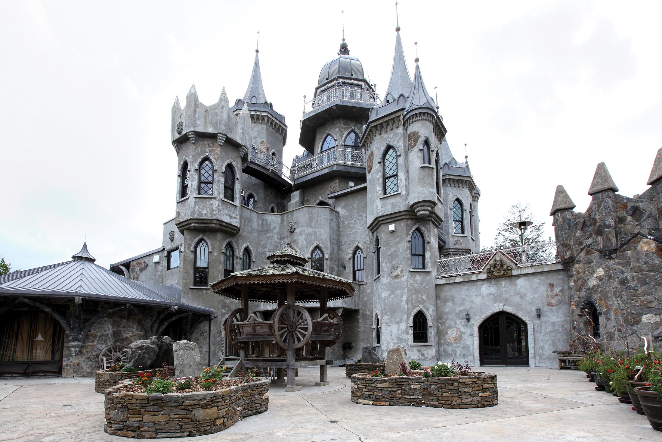 There Are Castles in America. Here Are Three You Can Buy - Bloomberg