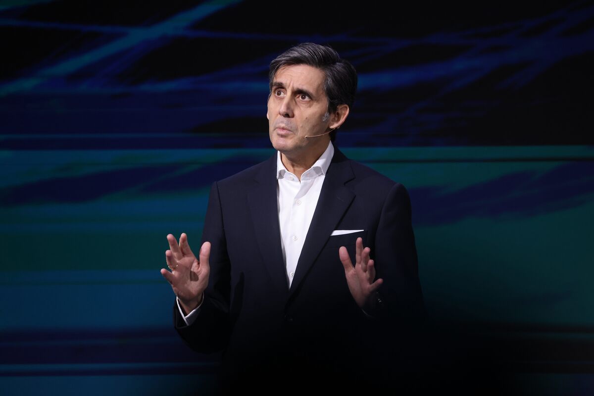 Telefonica Bosss Job Is About To Get Political With State Stake Bloomberg