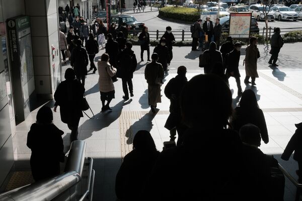 Commuters in Keihin Industrial District As Japan’s Wages Showing Biggest Gains in Decade