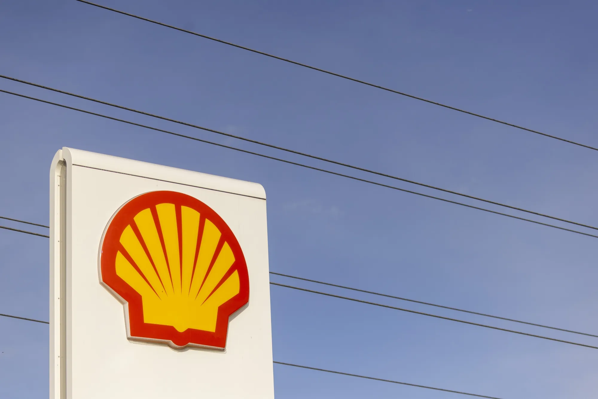 Shell is in talks to buy the LNG assets from Temasek Holdings Pte.