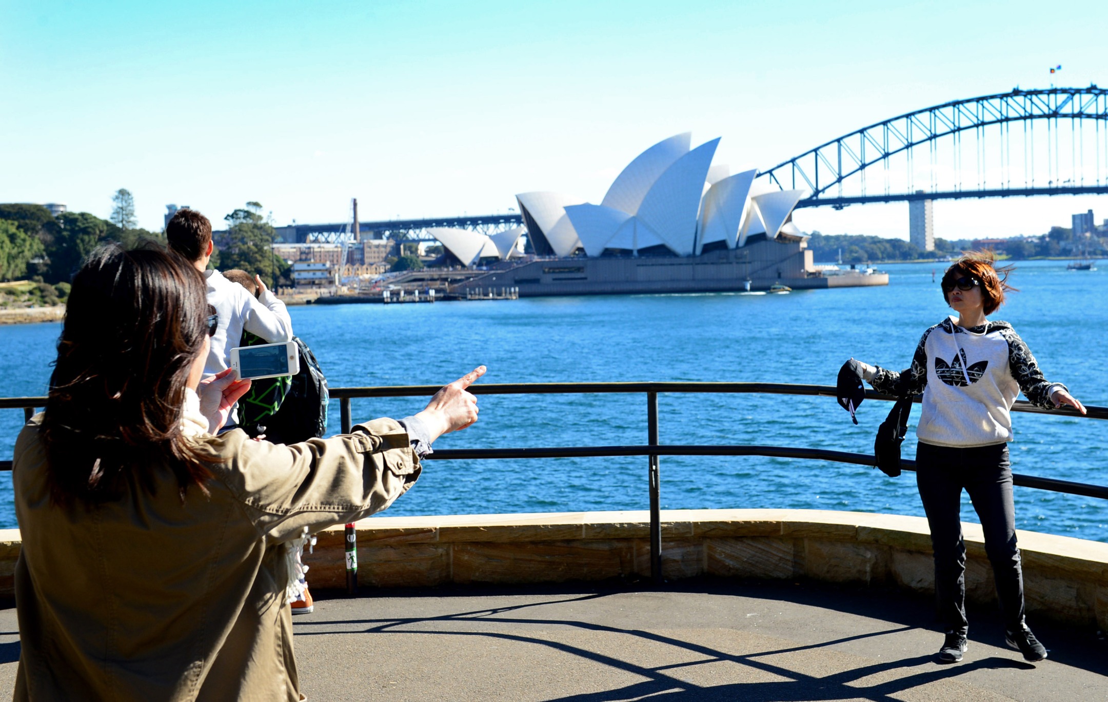 chinese-and-indian-tourists-visiting-australia-surge-to-record-bloomberg