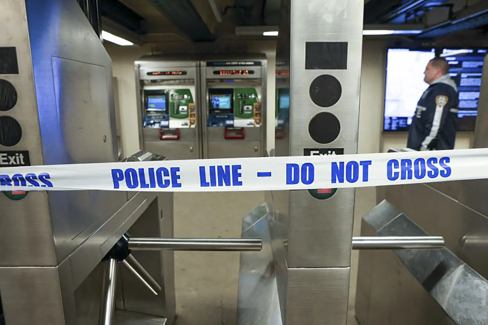 NYC Subway Shooting Latest: 1 Dead, 5 Injured at Bronx Station - Bloomberg