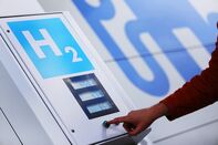 "Green Future Tour" with E-cars and H2-cars from Rostock to S