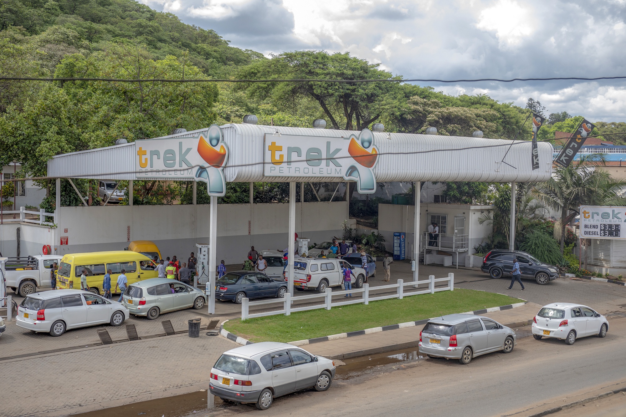 Zimbabwe Reduces Petrol Prices for First Time in Six Months Bloomberg