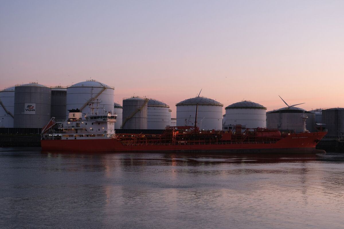 Malaysia Bonds Are Rallying But Oil Clouds Outlook