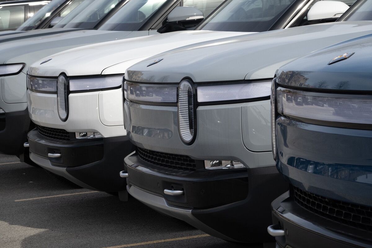 Rivian’s Expensive EVs Can’t Find Reverse Gear