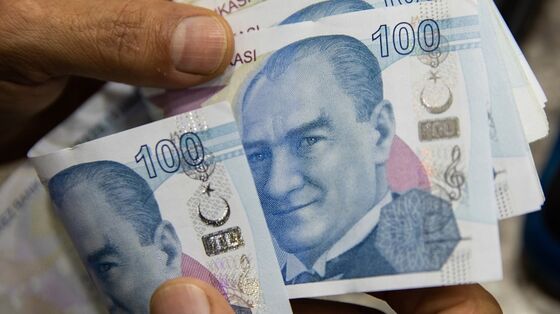 Turkish Lira Swings After Its Biggest Rally in 38 Years