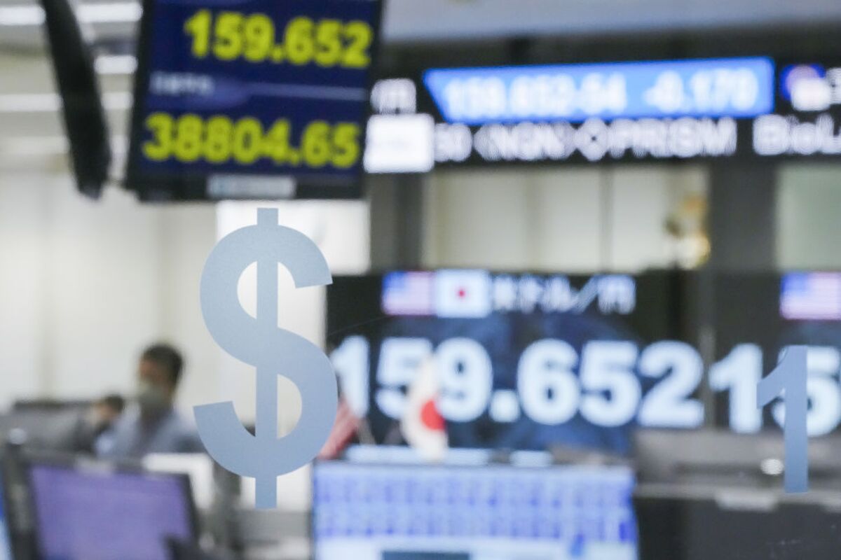 🟪"Il Dollaro Raggiunge i Massimi Mensili: L'Impatto dei Raid in Iran e l'Incertezza del Mercato Petrolifero"