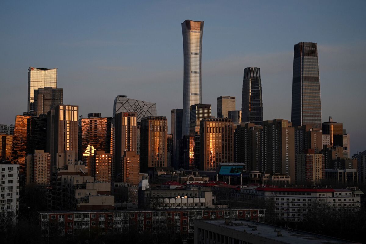 Moody’s Cuts China Credit score Outlook to Unfavourable on Emerging Debt