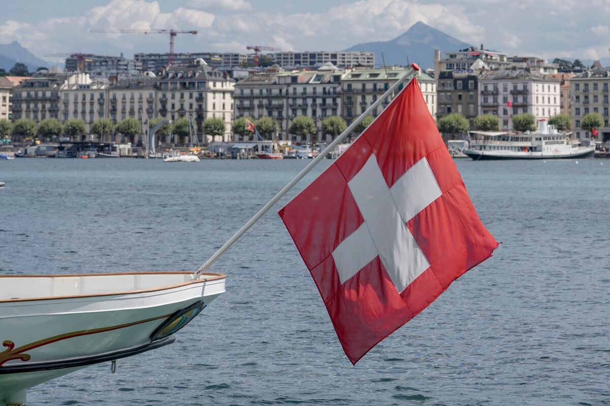 bloomberg.com - Levin Stamm - Swiss Funds With $270 Billion Plan to Blacklist Big Oil's Bonds