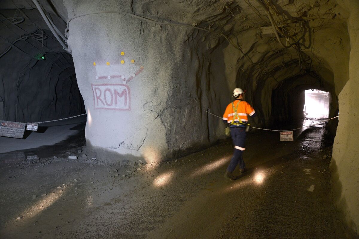 Winu Rio Rio Sells Winu Copper Mine Stake to Sumitomo for $399 Million - Bloomberg