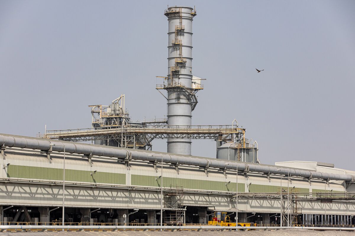 bloomberg.com - Mark Burton - Iran's Attacks on Aluminum Plants Raise Risk of Supply Crisis