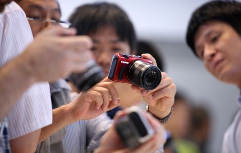 Canon Cuts Full-Year Profit Forecast 6.4% on Weaker Camera Sales