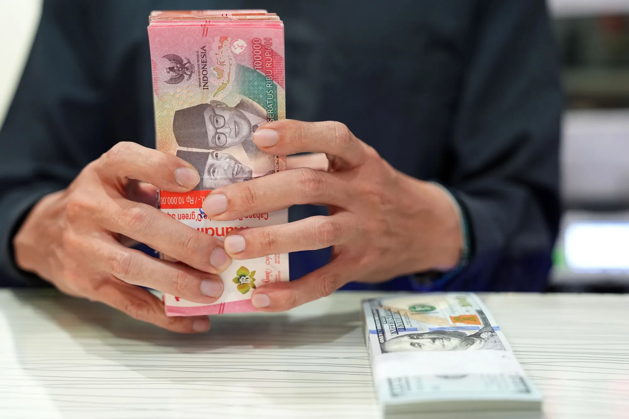 The Indonesian rupiah fell among EM currencies last week.