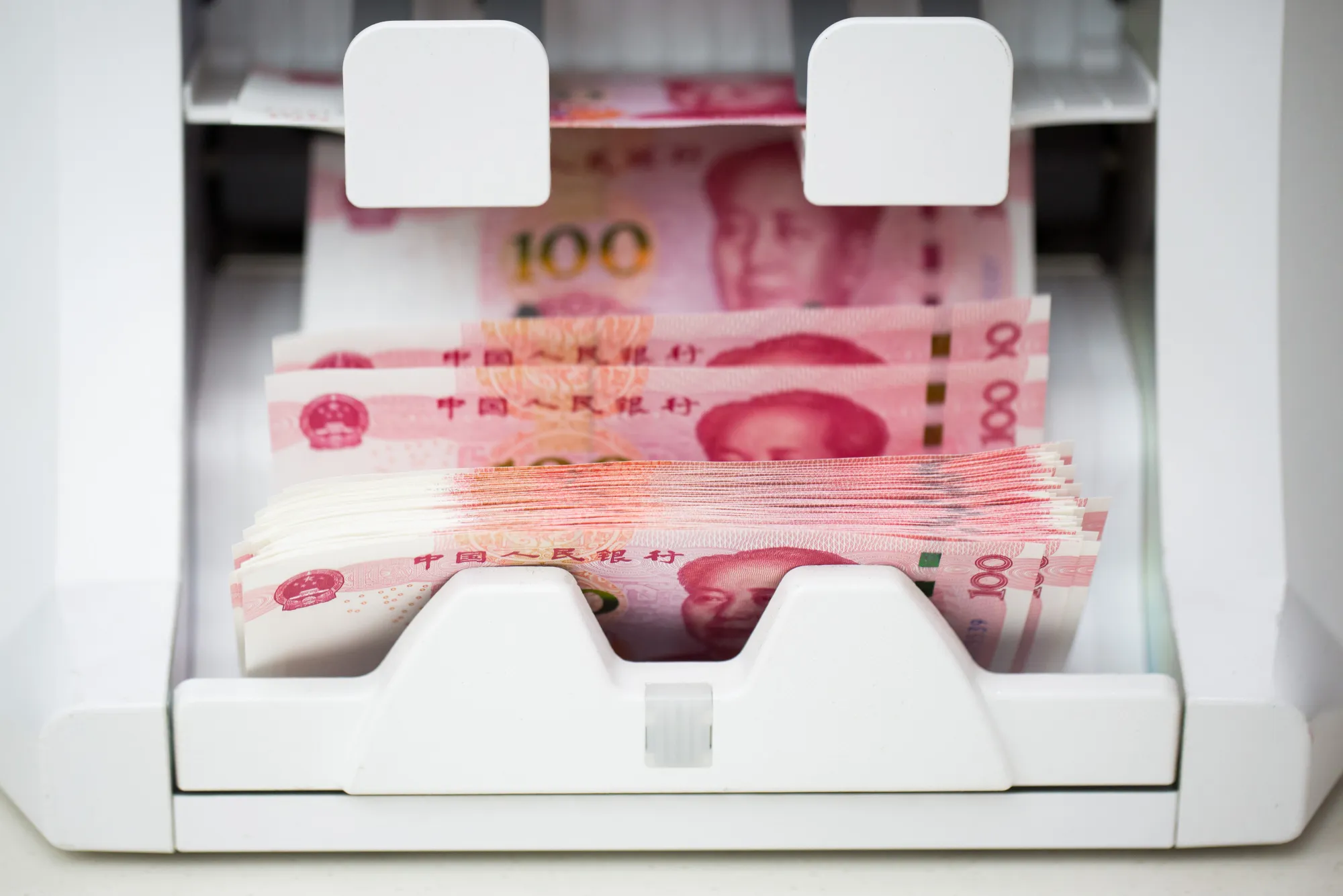 Views Of Chinese Yuan As Yuan Crunch Spurs Banks to Hoard Abroad as China Curbs Outflows