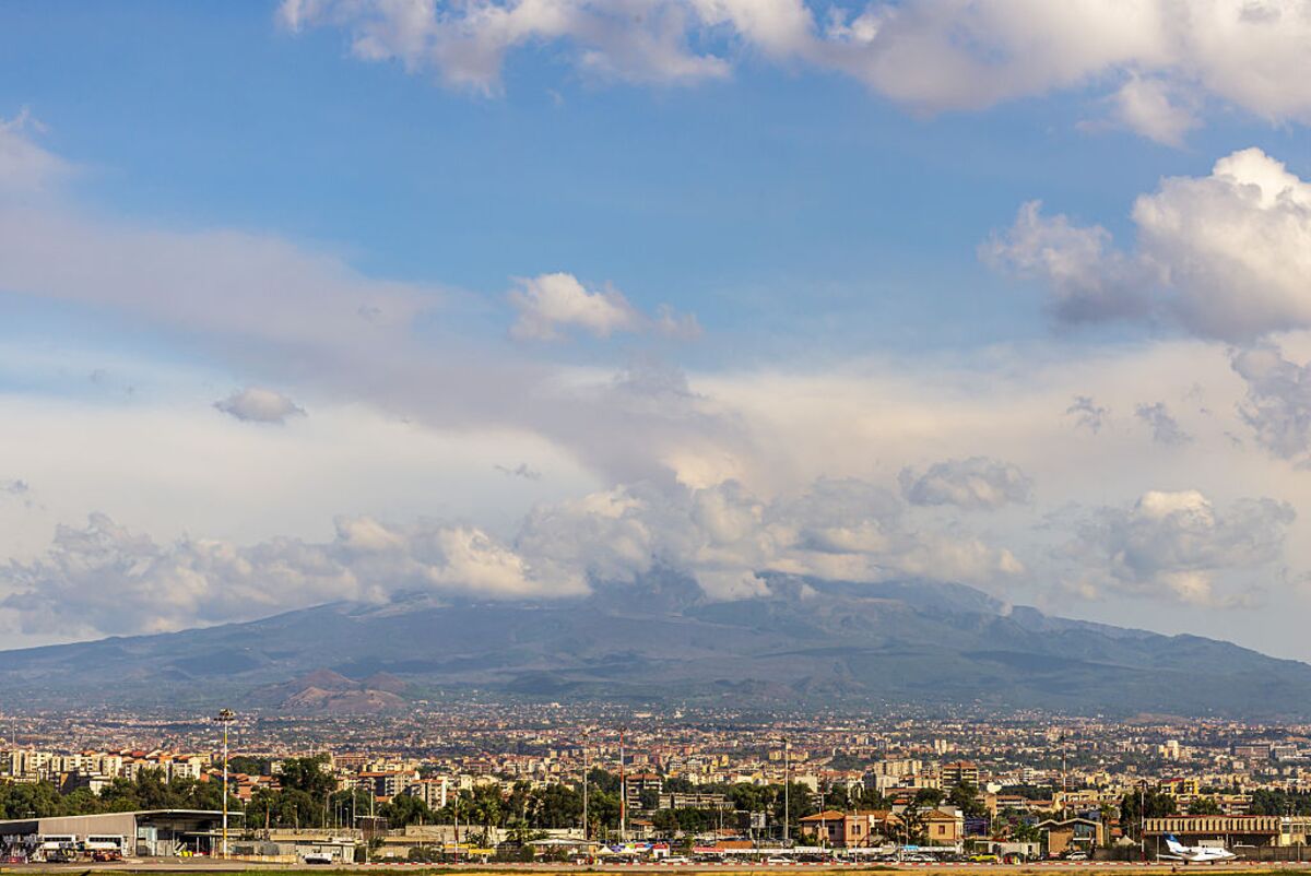Catania Airport Suspends Arrivals Due to Volcanic Activity