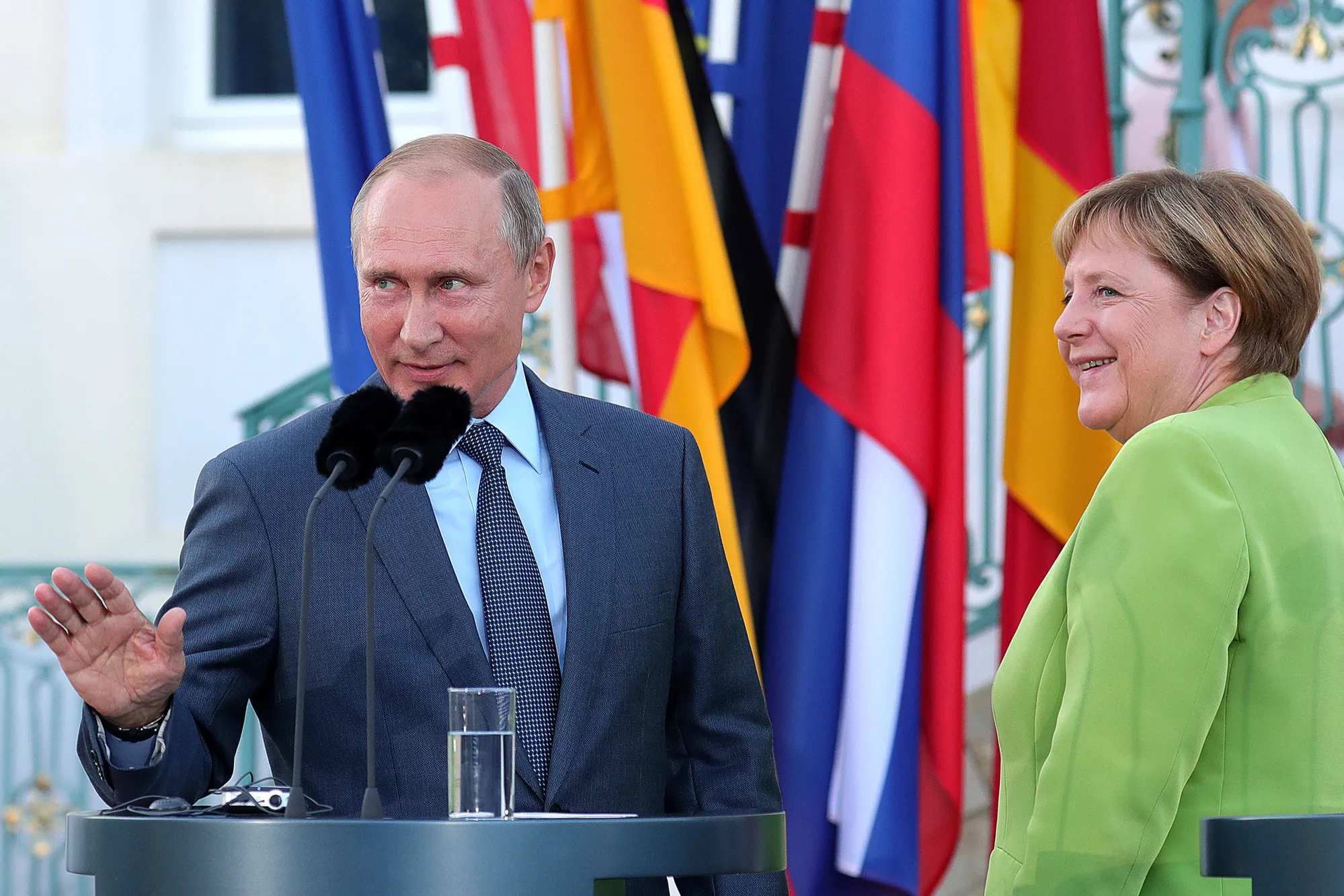 Putin and Merkel hold joint press conference on Aug. 18 in Meseberg.