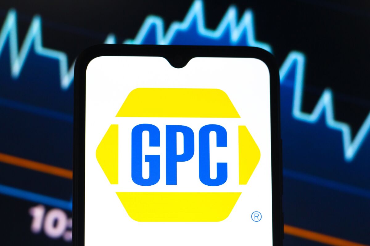 Genuine Parts Weighs Separation of Auto Business