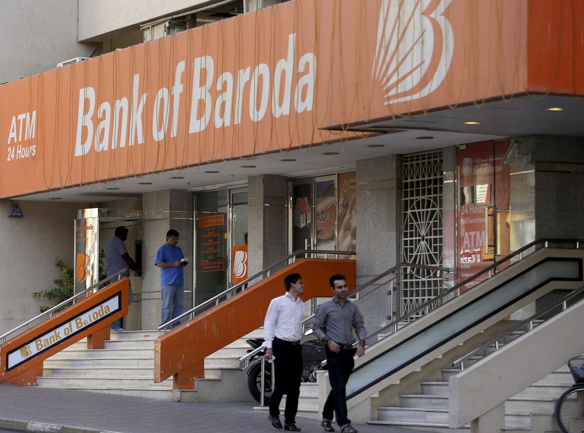 Guptas Target S. Africa Bank Regulator Over Account Closures Bloomberg