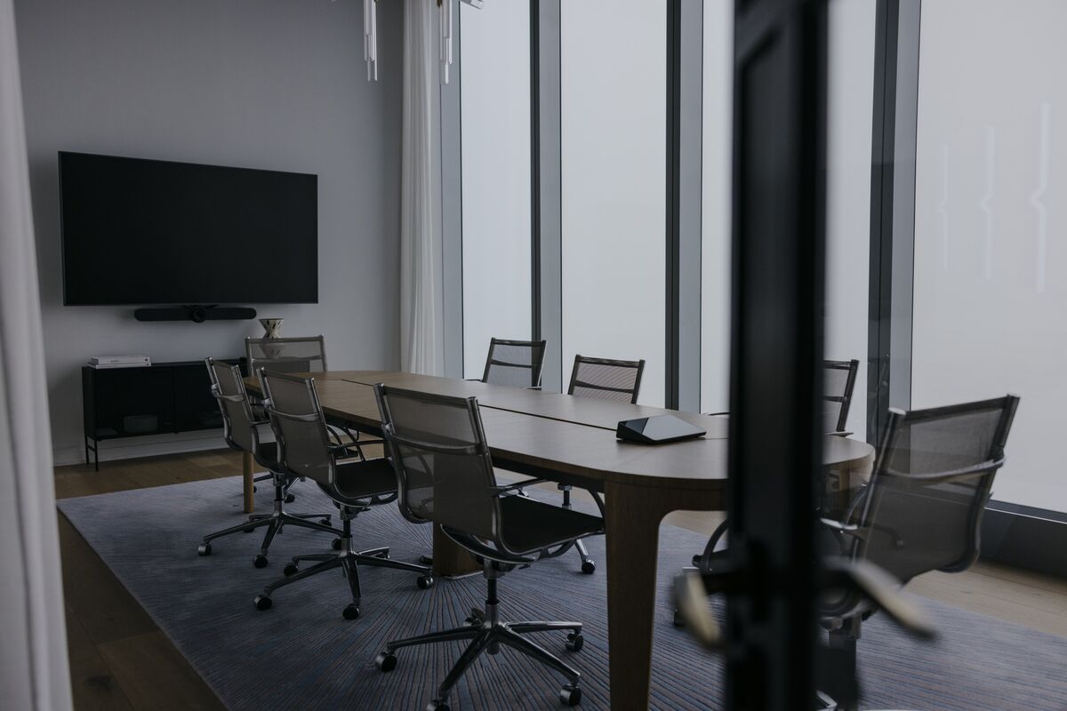 US Bank Lending to Competitors Surges 26% This Year – Fitch Report