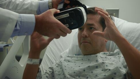 A patient tries out a VR headset for the first time