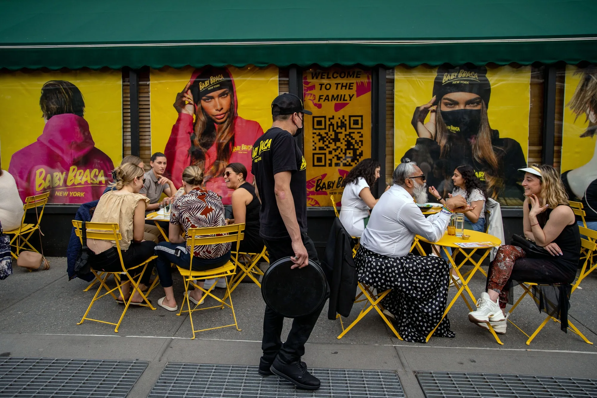 Manhattan Restaurant Jobs Go Begging, Hobbling Industry Comeback