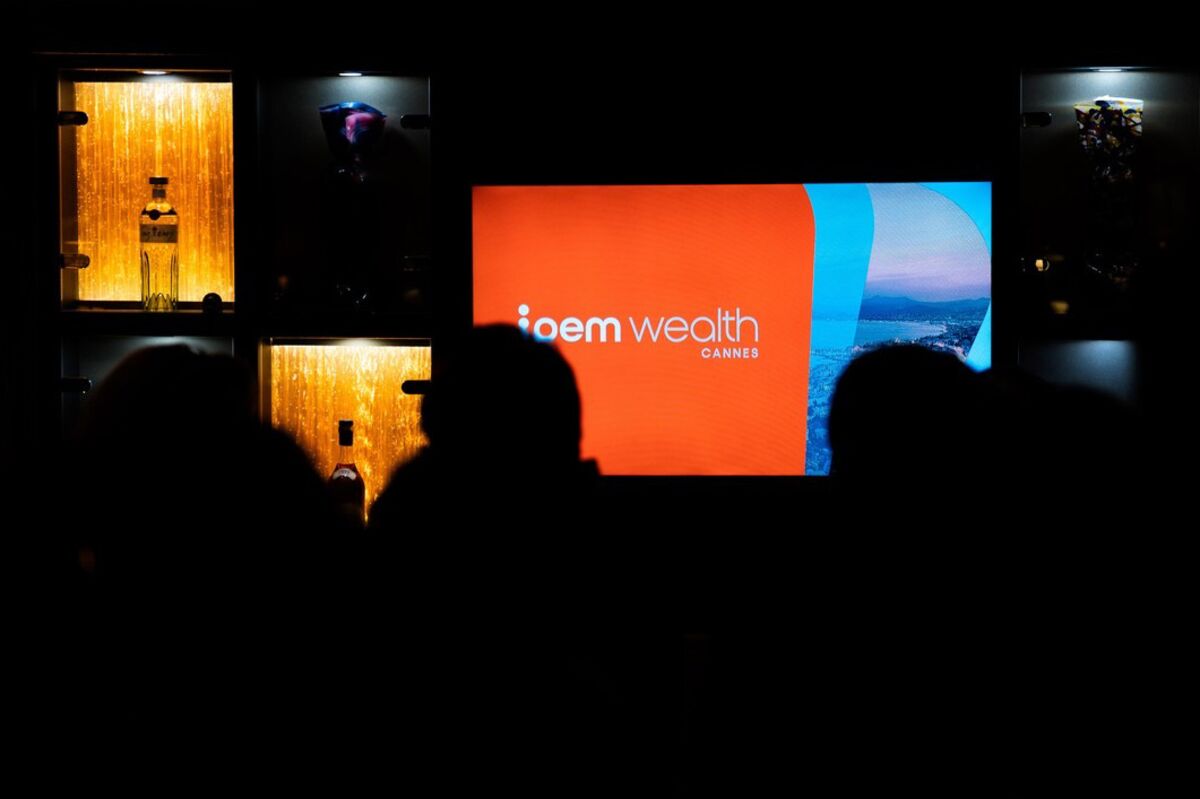 Private Markets Push for World’s Wealthy Runs Into AI Meltdown