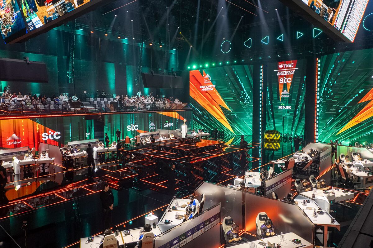 A $65 Billion Gap Won’t Deter Saudi Arabia’s Deal Machine A $65 Billion Gap Won’t Deter Saudi Arabia’s Deal Machine