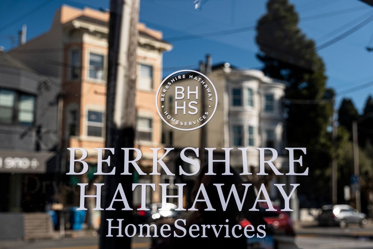 Warren Buffett’s Berkshire Hathaway Slowed Its Buyback Pace Bloomberg