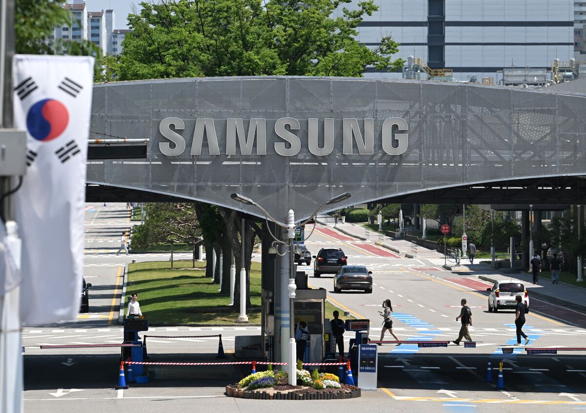 Samsung, SK Rally Sparks Forced Selling as Funds Hit Limits