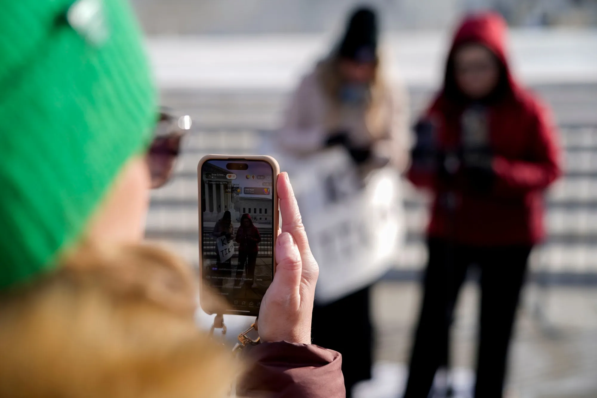 TikTok Live est devenue une fonctionnalité centrale de la plateforme, particulièrement depuis le lancement de TikTok Shop fin 2023