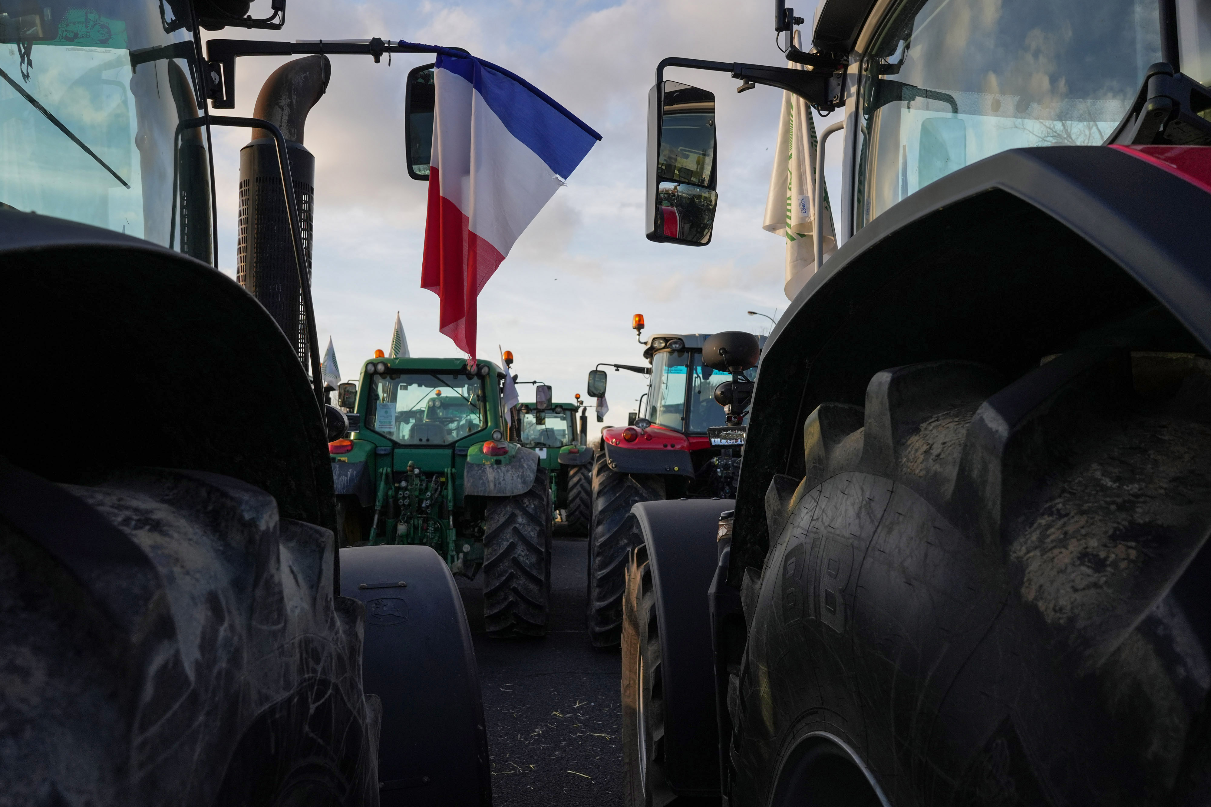 France Pledges More Help for Farmers to Avoid Fresh Protests - Bloomberg