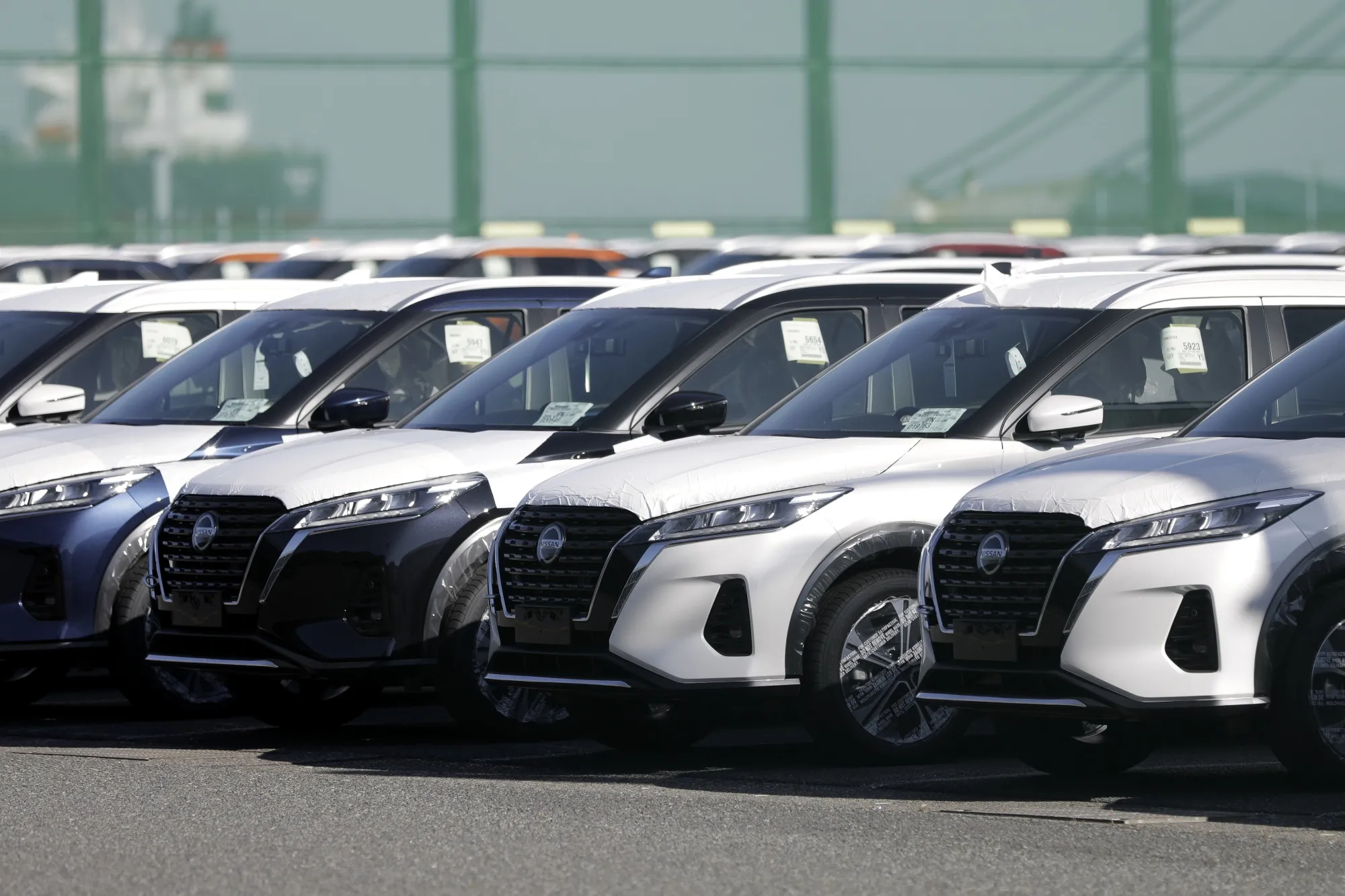 Nissan Motor Vehicles Ahead of Half-year Earnings