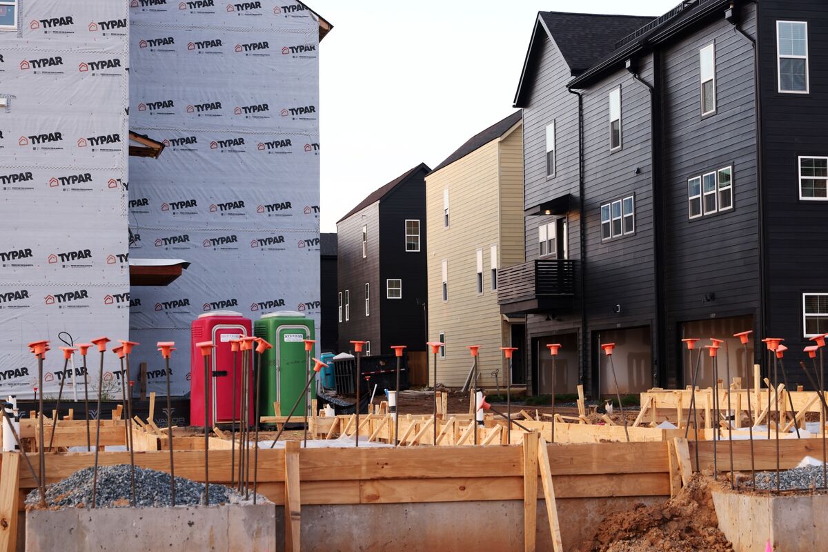 bloomberg.com - Mark Niquette - US Housing Starts Fall to Four-Month Low as Demand Falters