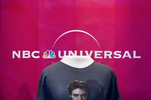 Comcast’s NBC Purchase Vaults Roberts Further Into Entertainment
