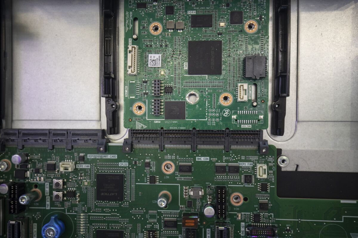 ブルームバーグのニュース記事「半導体装置メーカーに好機、同業95％上回るアジアファンドはなお強気」の画像