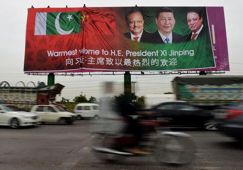 A Billboard Welcomes President Xi Jinping in Islamabad