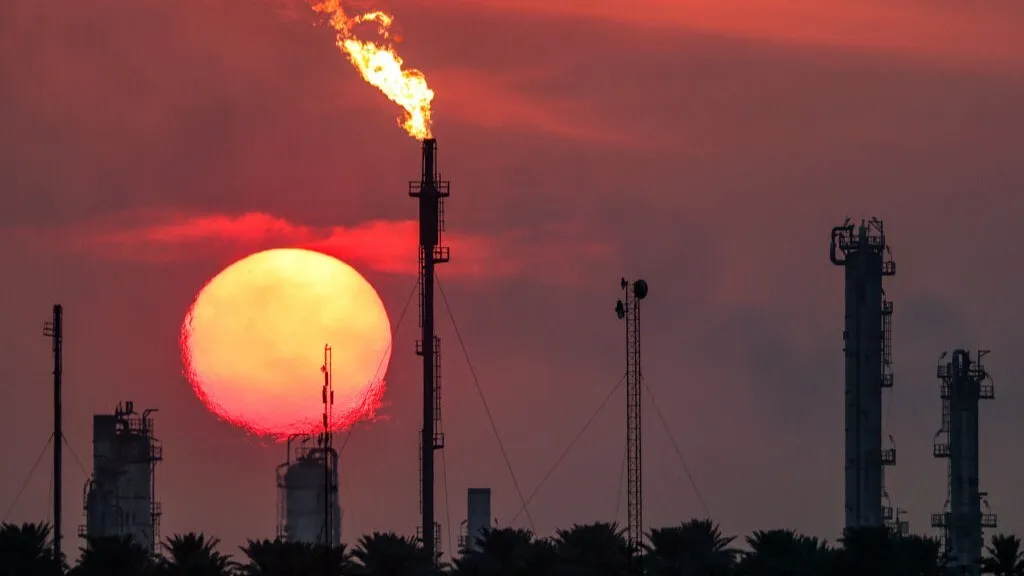 Watch Oil Prices Fall After Trump Seeks to Calm Markets by Saying War ...