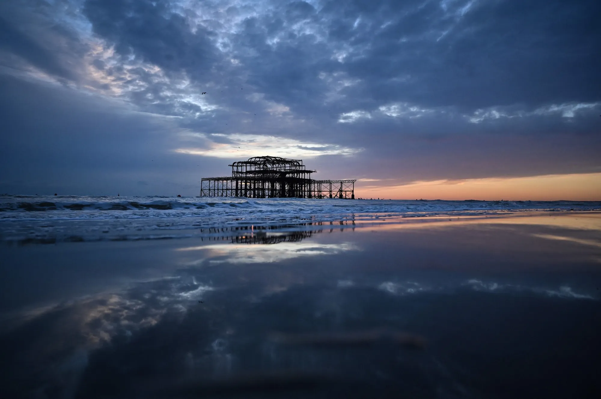 The sun sets behind the West Pier during cold weather&nbsp;in Brighton.