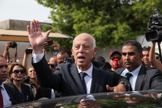 Tunisian Professor Poised to Win Presidential Vote in Landslide