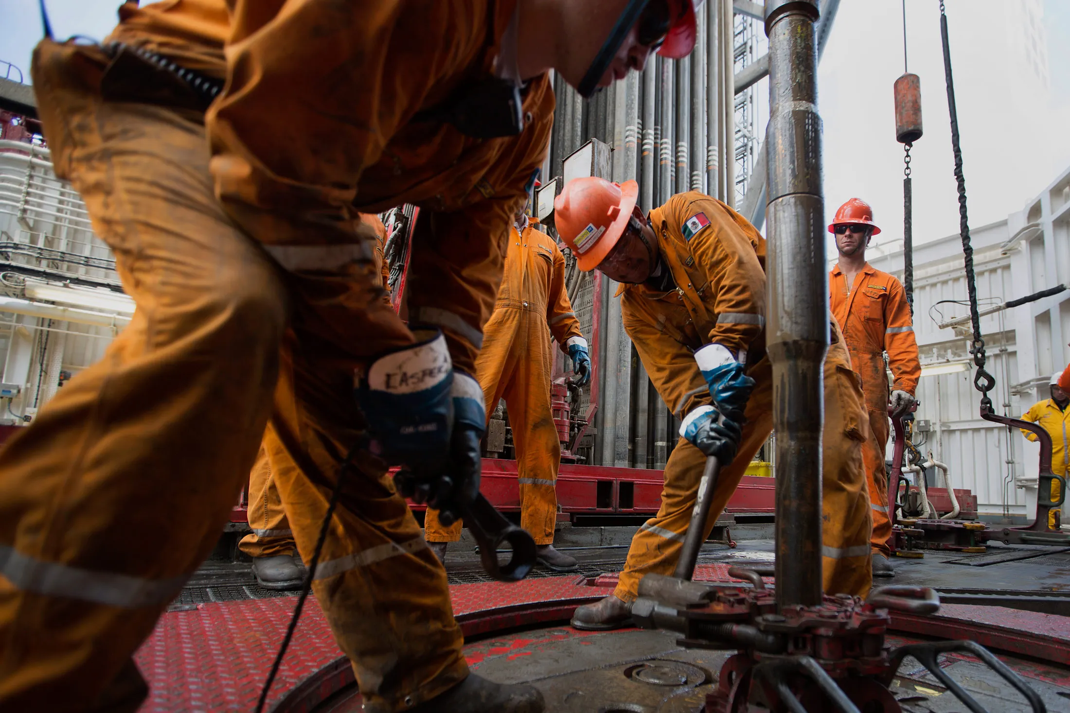 Oil Declines Below 60USD A Barrel