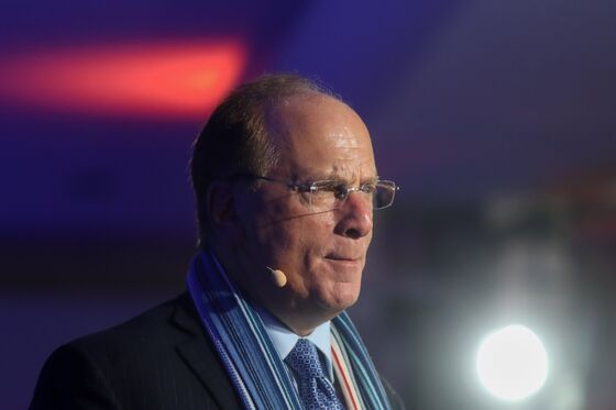 BlackRock’s Fink Raises Salaries 8% While He Eyes Inflation