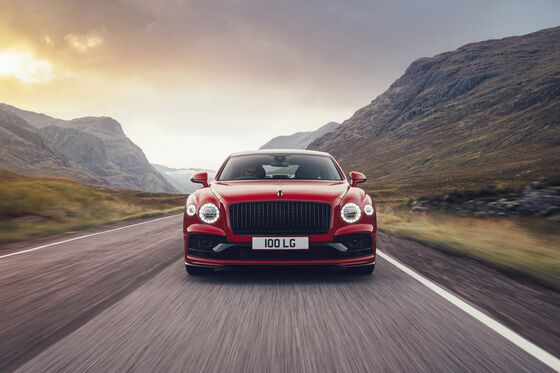 For the Posh, Bentley’s New Flying Spur Is Practically Pious