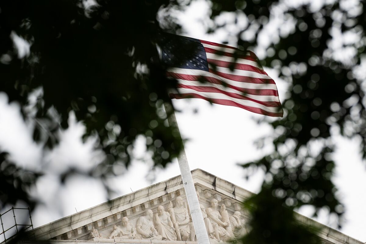 Court Fans Fear of State Patchwork in Birthright Citizenship