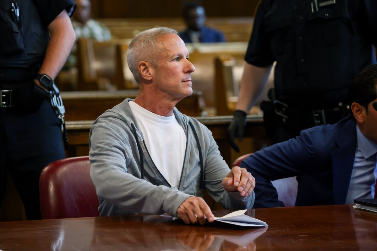 Former CFA Executive Gets Up to Nine Years for Embezzlement