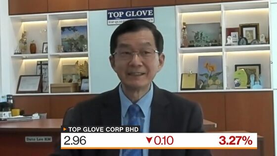 Top Glove Expects ‘Headwinds’ as Speedy Vaccination Damps Prices