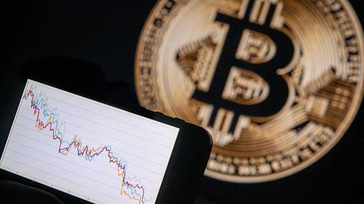 Bitcoin Crashes Below $70,000 as Collapse Continues