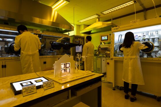 Inside the Lab Striving to Make Korea’s Worst Polluter Net-Zero