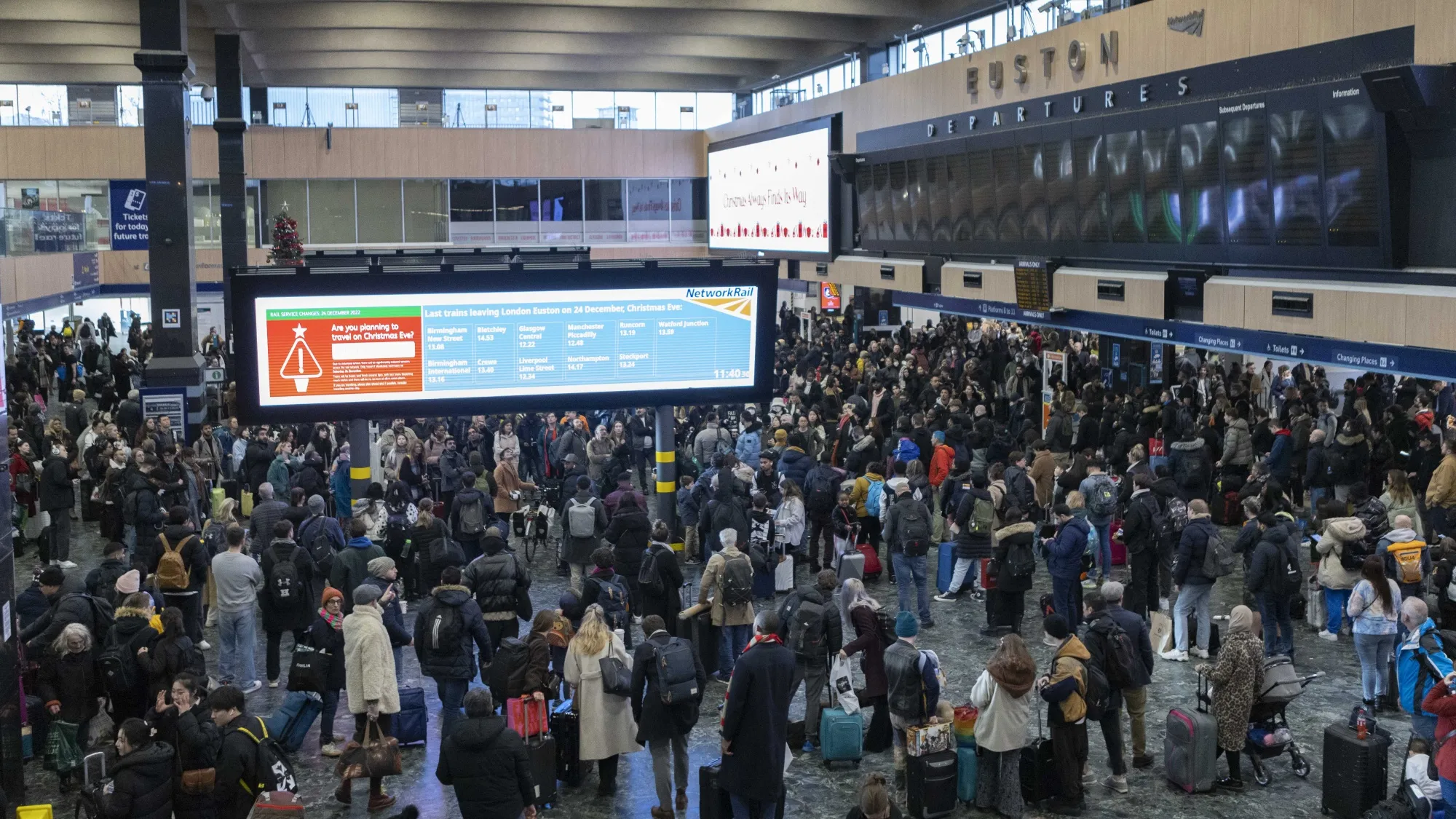 All Boxing Day Trains Axed Due to Strike - Bloomberg